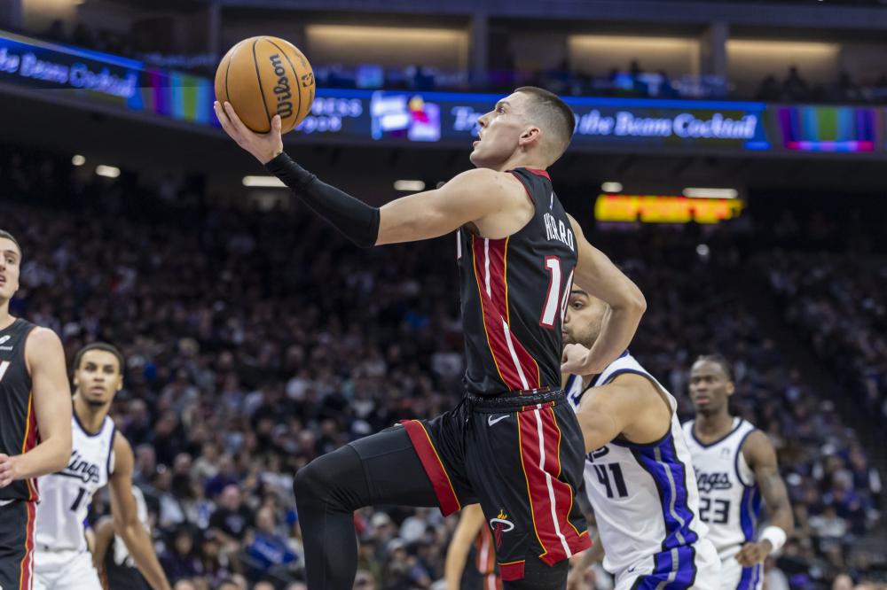 球员同场竞 球员同场竞