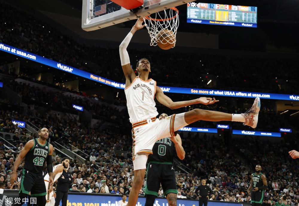 同样表现突 同样表现突