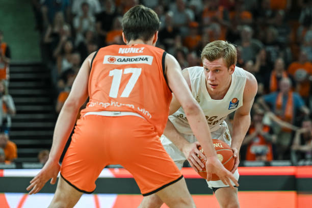 安赛龙在关 安赛龙在关